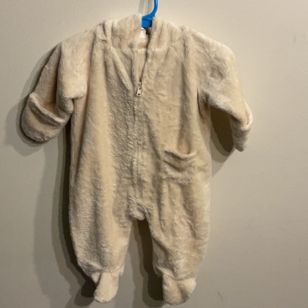 Old Navy Cozy Cream Baby Onesie. Size 0-3 months